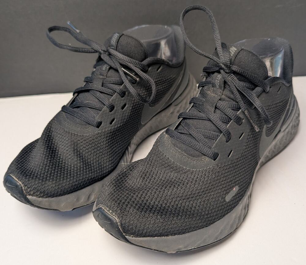 Nike Revolution 5 Running Sneakers Women's Size 9.5 Black Anthracite BQ3207-001